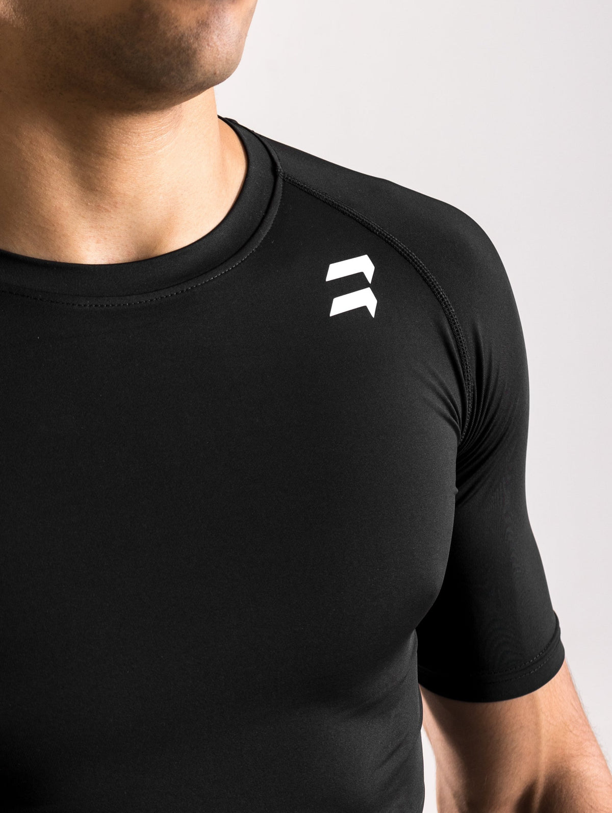 LOGO HALF SLEEVE COMPRESSION